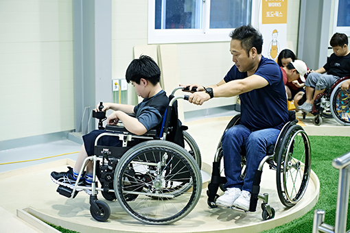 경기도 시흥시에 있는 토도웍스 사옥 내 휠체어 전용 교육장 이미지