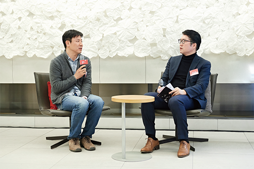 심재신 토도웍스 대표, 김진영 로아컨설팅 대표(현 로아인벤션랩 대표)가 의사소통하는 모습